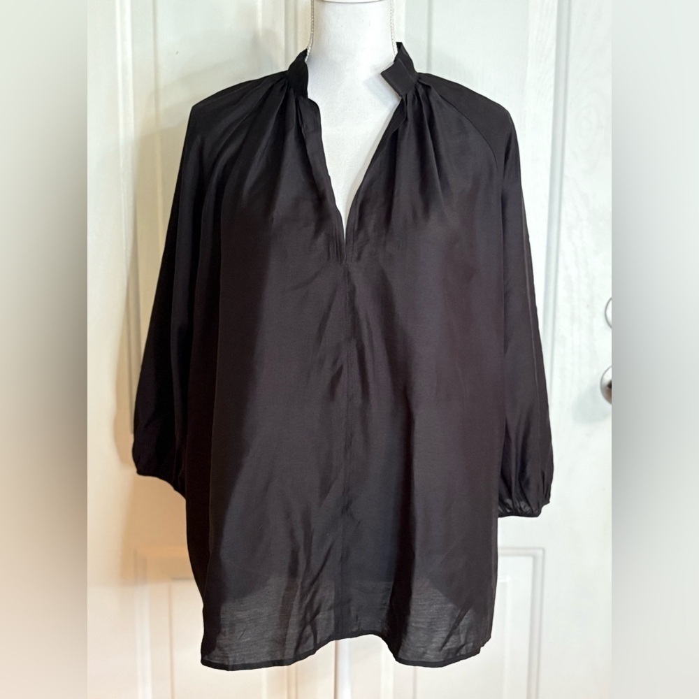 Torrid Poplin Pullover Top Dolman Sleeve in black. NWT